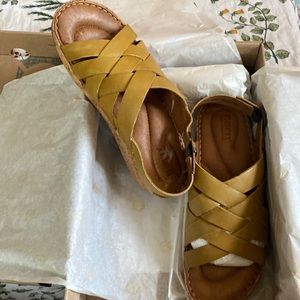 Born Chartreuse Fig yellow leather sandals